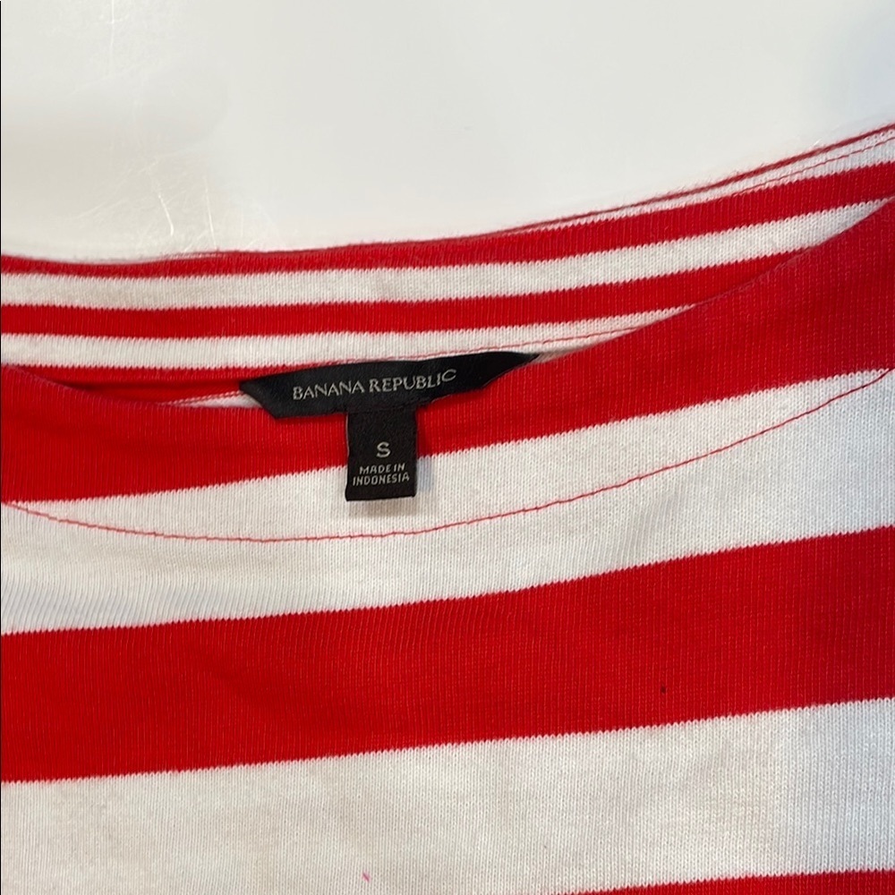 Banana Republic Red and White 3/4 Sleeve Boxy T-Shirt - Picture 3 of 3